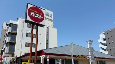 Gusto Nishijin Store　4 min walk