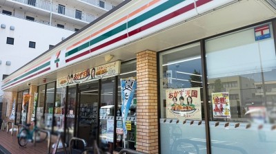 7-Eleven Fukuoka Tojinmachi Station Front Store　8 min walk