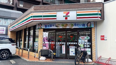 セブンイレブン 博多薬院店　徒歩1分
