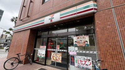 7-Eleven Hakata Kuramoto Store　2 min walk