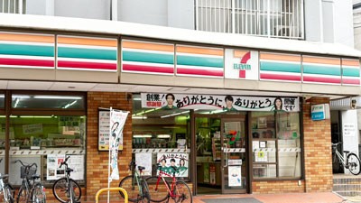  7-Eleven Fukuoka Chikko Store　4 min walk
