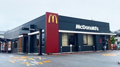 マクドナルド 真嘉比古島店　徒歩8分