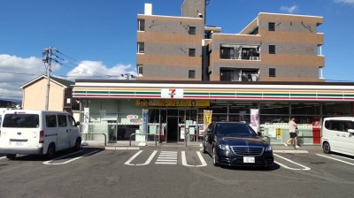 7-Eleven Miyake 1-chome Store　1 min walk
